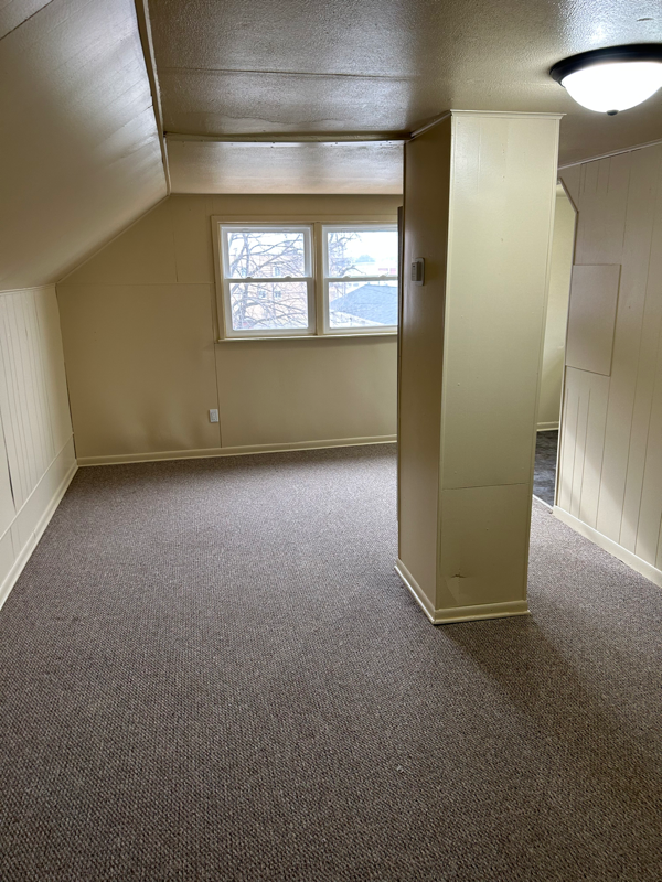 819 49th St #4 - Photo 4 of 5