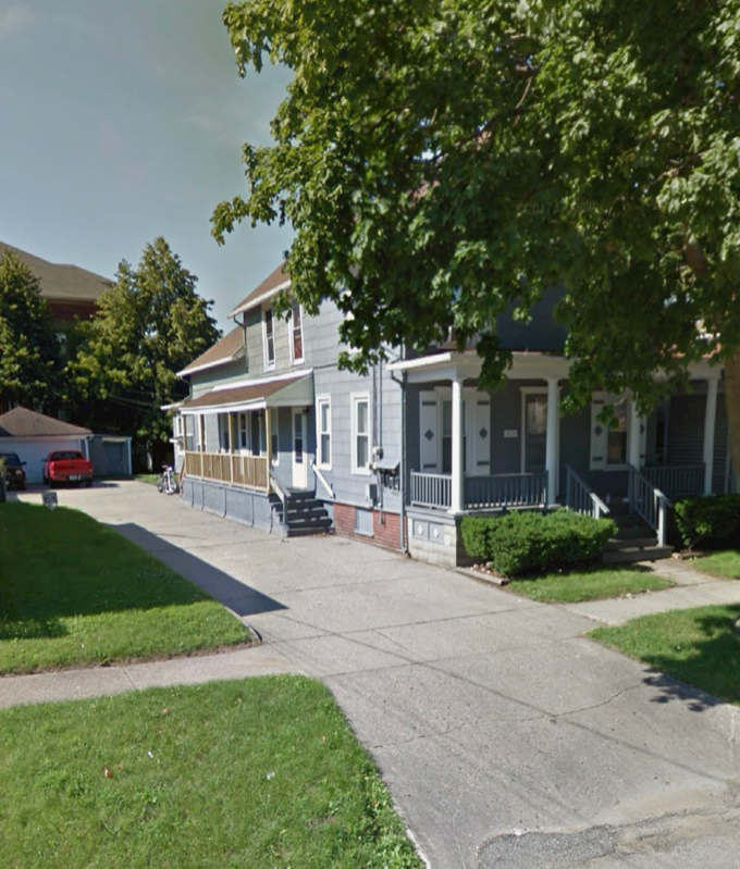 819 49th St #4 - Photo 5 of 5