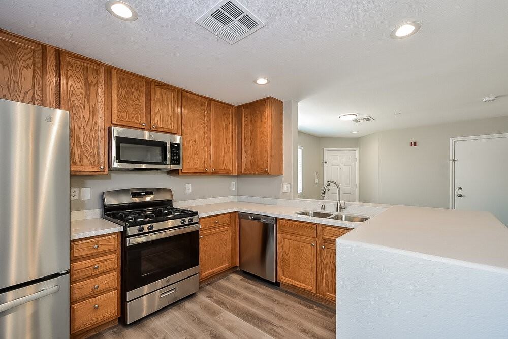 3010 Sunrise Bay Ave - Photo 6 of 20