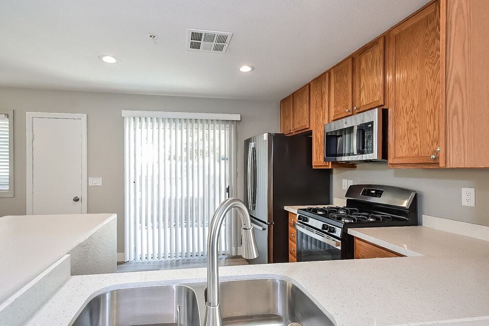 3010 Sunrise Bay Ave - Photo 7 of 20