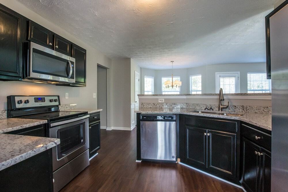 3814 Hadley Rd - Photo 4 of 15