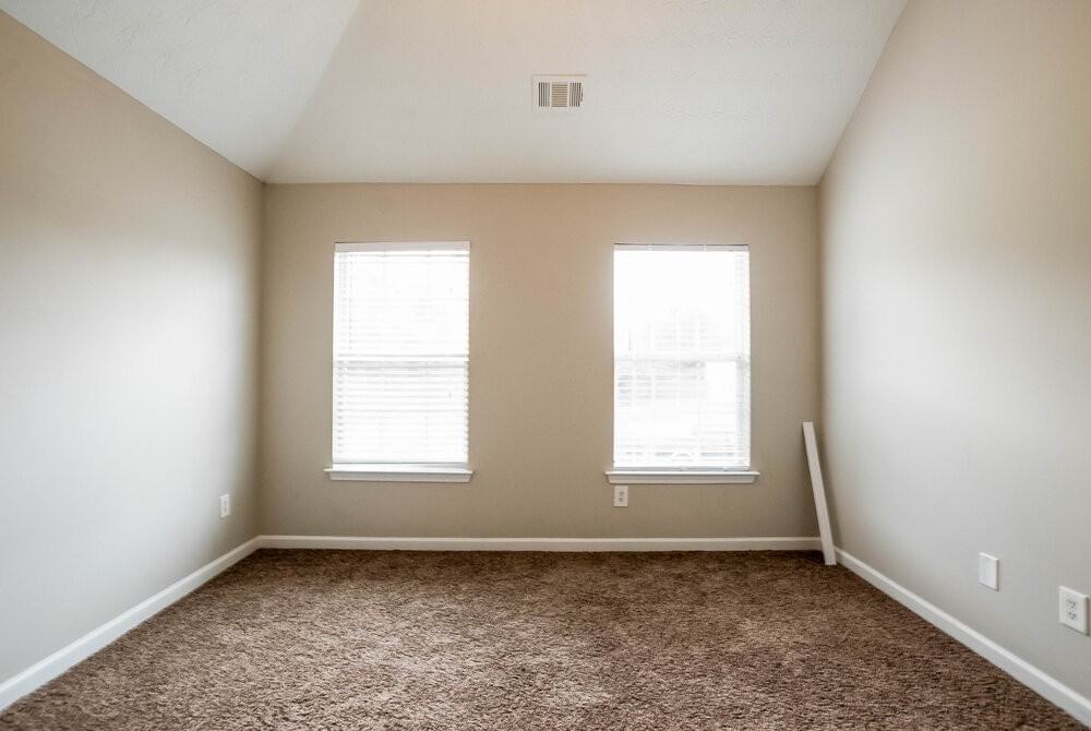 3814 Hadley Rd - Photo 7 of 15
