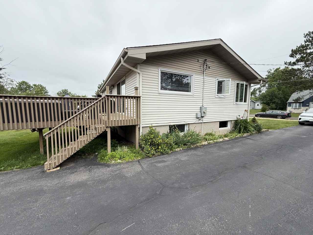 588 W Winona St #NA - Photo 2 of 20