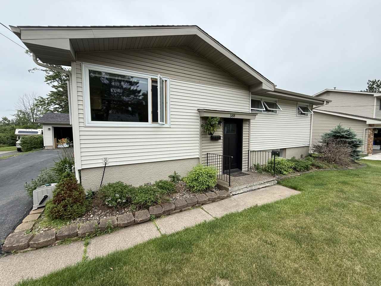 588 W Winona St #NA - Photo 3 of 20