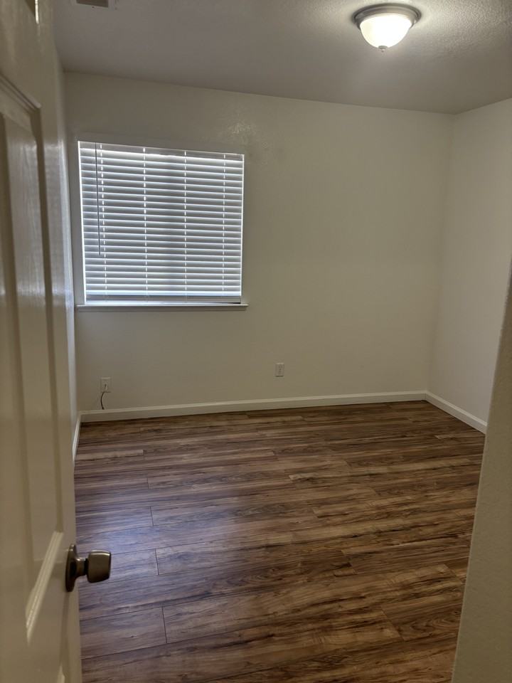 6194 W San Ramon Ave #NA - Photo 7 of 8