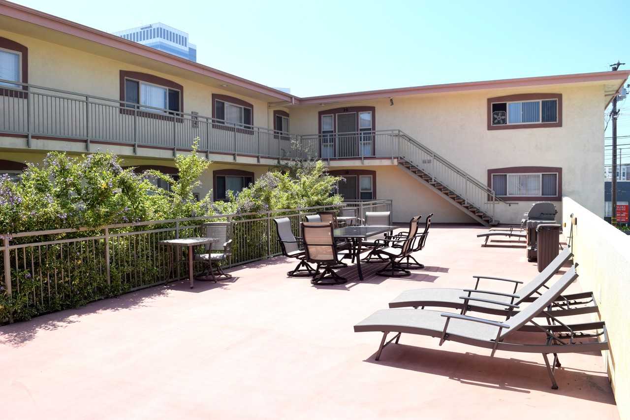 403 Indiana St - Photo 2 of 19