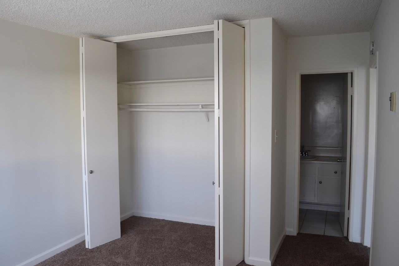 403 Indiana St - Photo 4 of 20