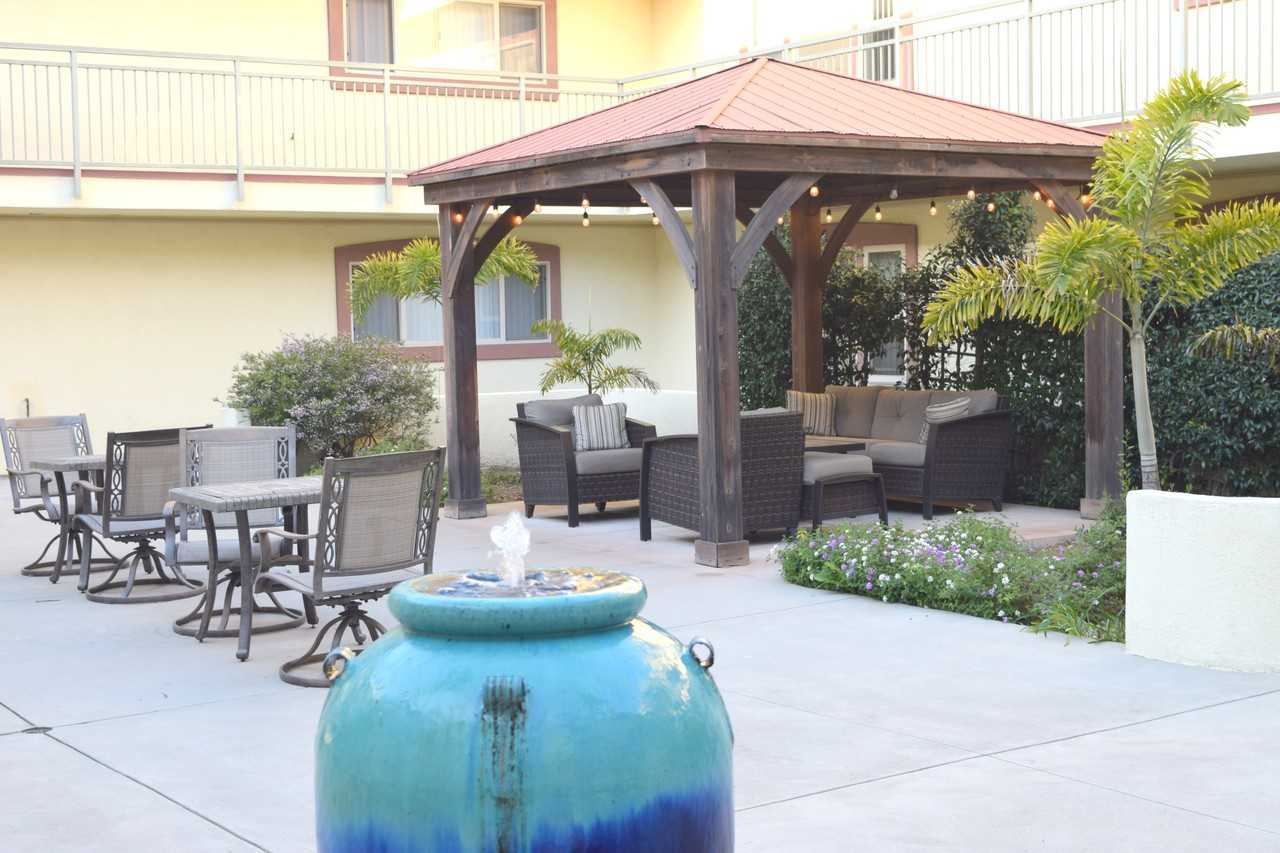 403 Indiana St - Photo 4 of 18