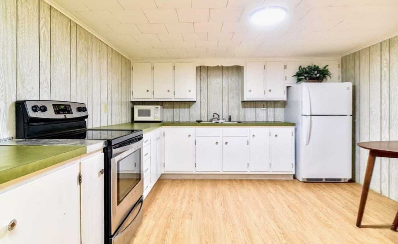 154 Summer St - Photo 2 of 5