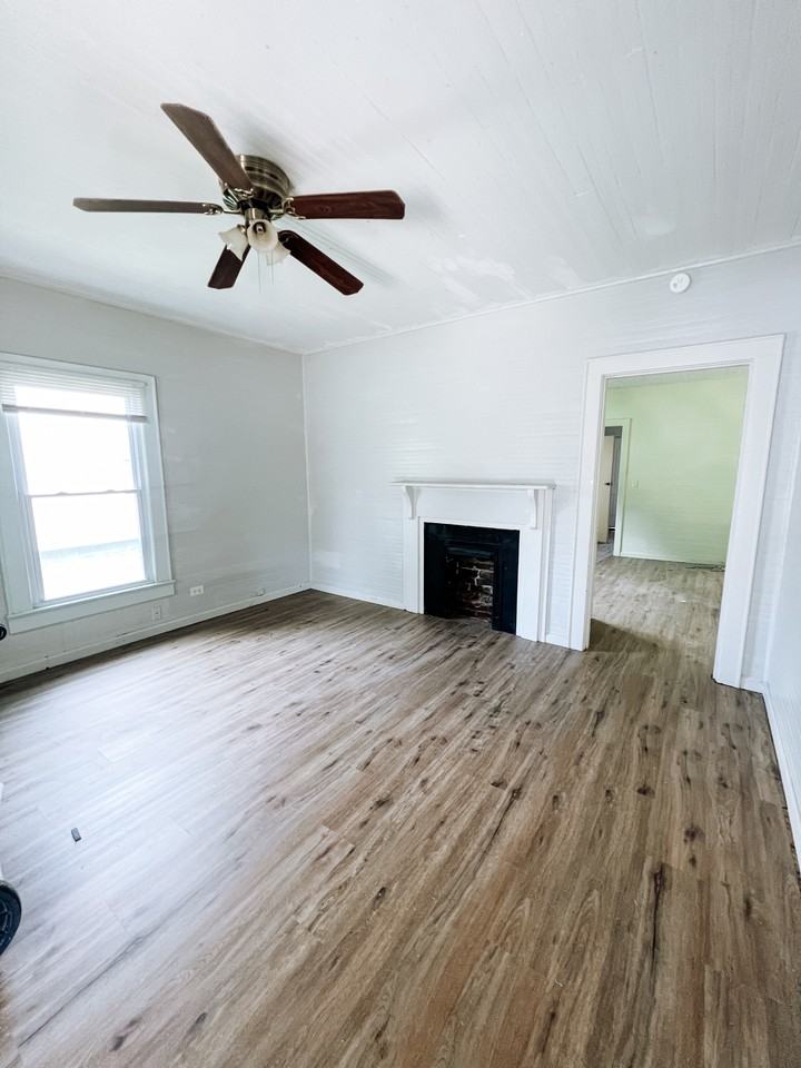 705 W 12th St #NA - Photo 3 of 11