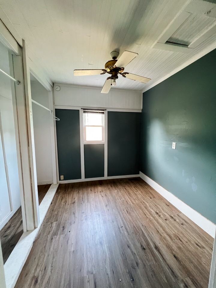 705 W 12th St #NA - Photo 6 of 11