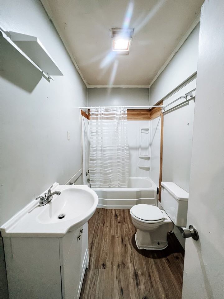 705 W 12th St #NA - Photo 7 of 11