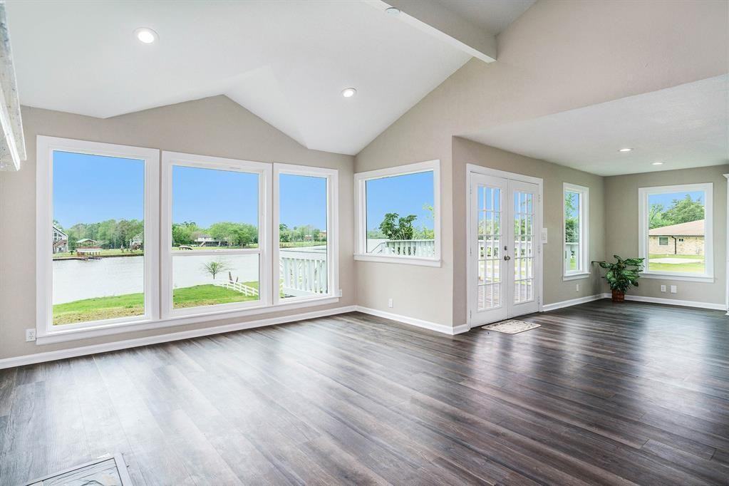 305 Riverside St #NA - Photo 2 of 18