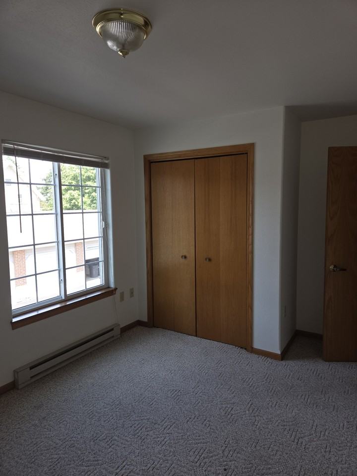 312 N Main St - Photo 2 of 7