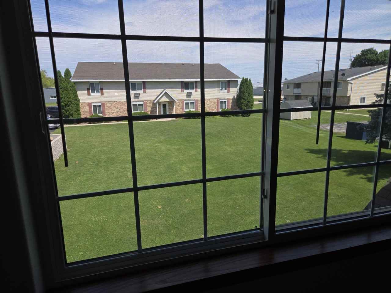 312 N Main St - Photo 3 of 7