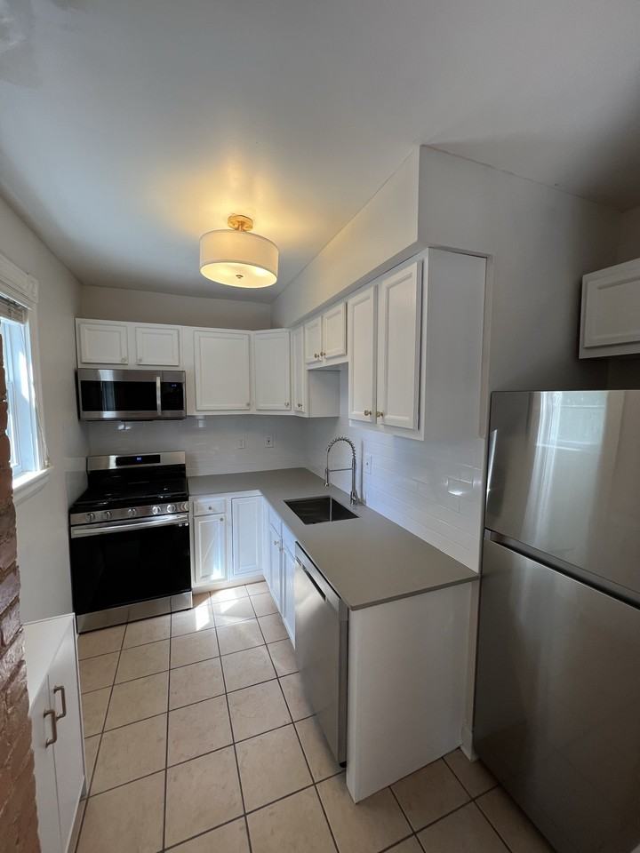 3935 Burwood Ave #2 - Photo 3 of 12