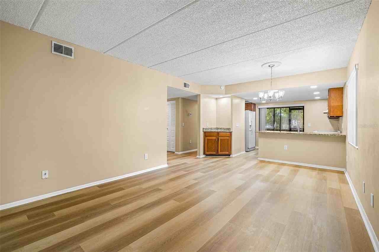 125 Woodlake Wynde - Photo 7 of 20