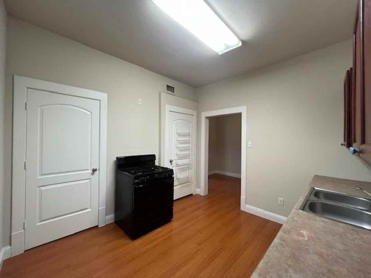 2208 Sanger Avenue - Photo 7 of 16