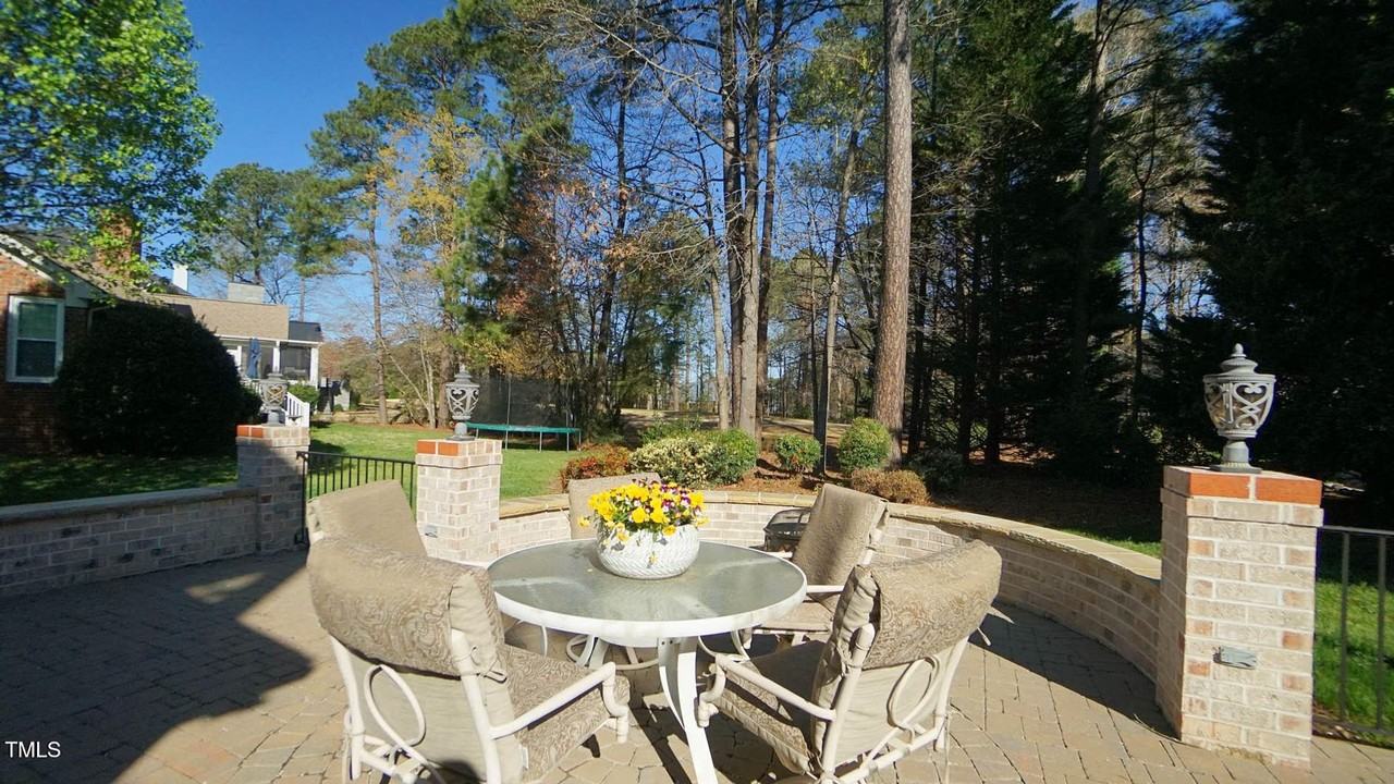 325 Hogans Valley Way - Photo 3 of 38