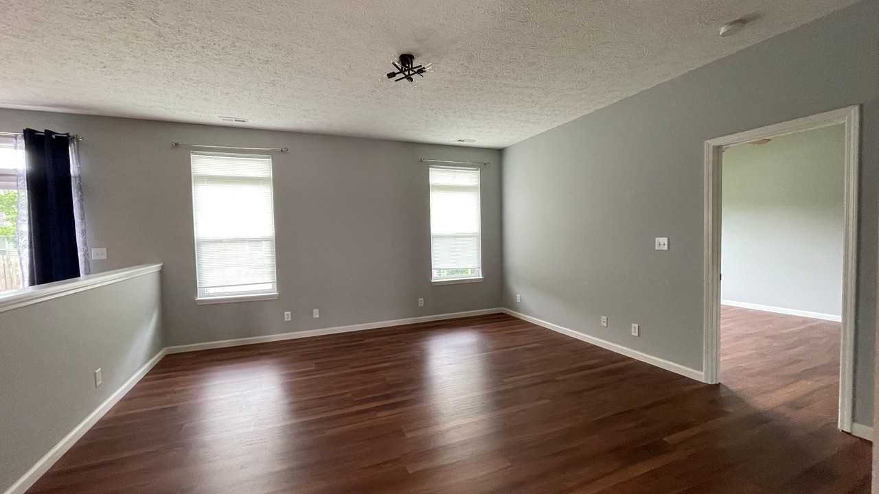 362 Chapelhill Dr - Photo 4 of 18
