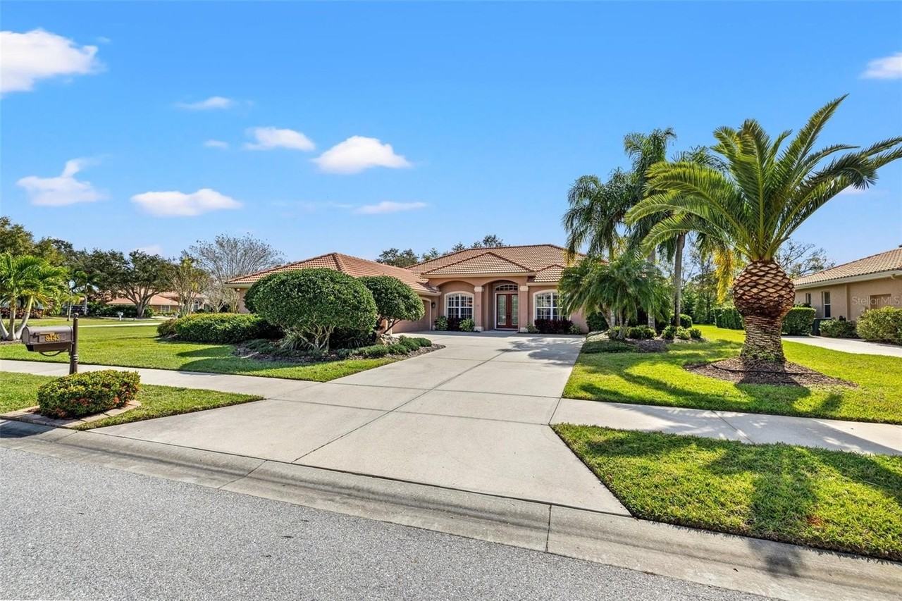 8445 Lone Eagle Way - Photo 4 of 41