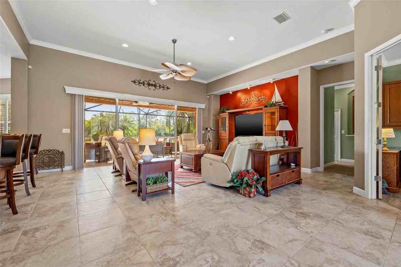 8445 Lone Eagle Way - Photo 7 of 41