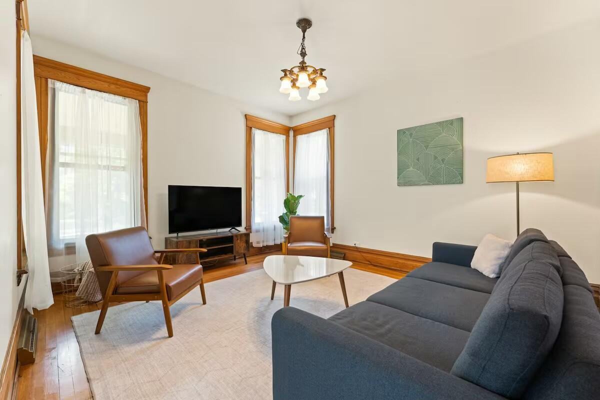 438 Woodward Ave - Photo 5 of 34