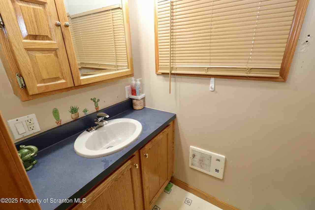 512 Emmett Street - Photo 7 of 26