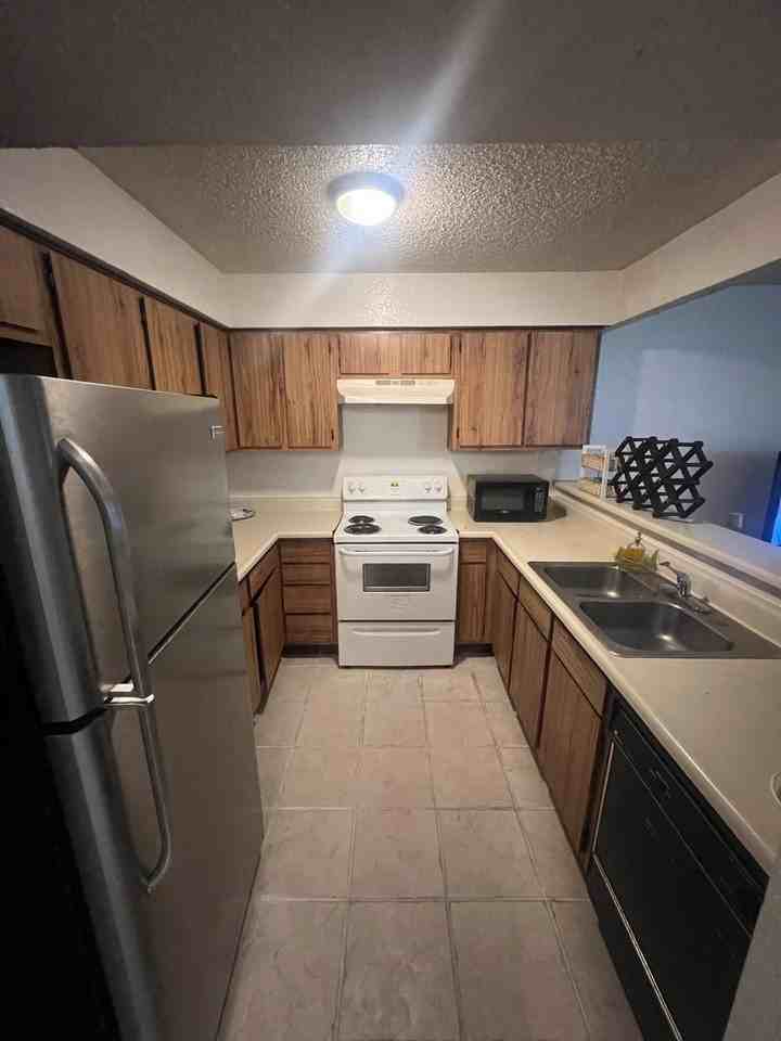 6843 Greenway Chase St - Photo 3 of 7