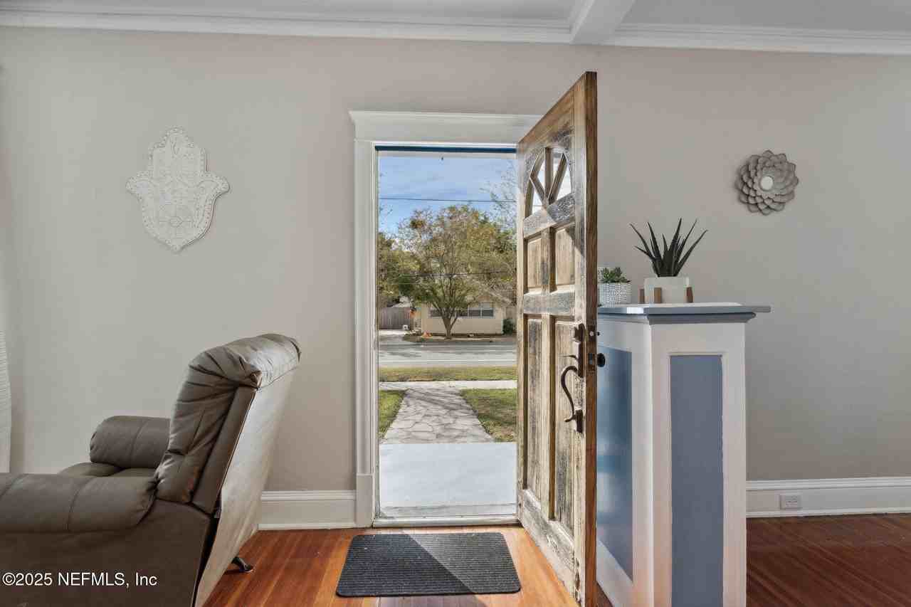 4423 Saint Johns Ave - Photo 6 of 34