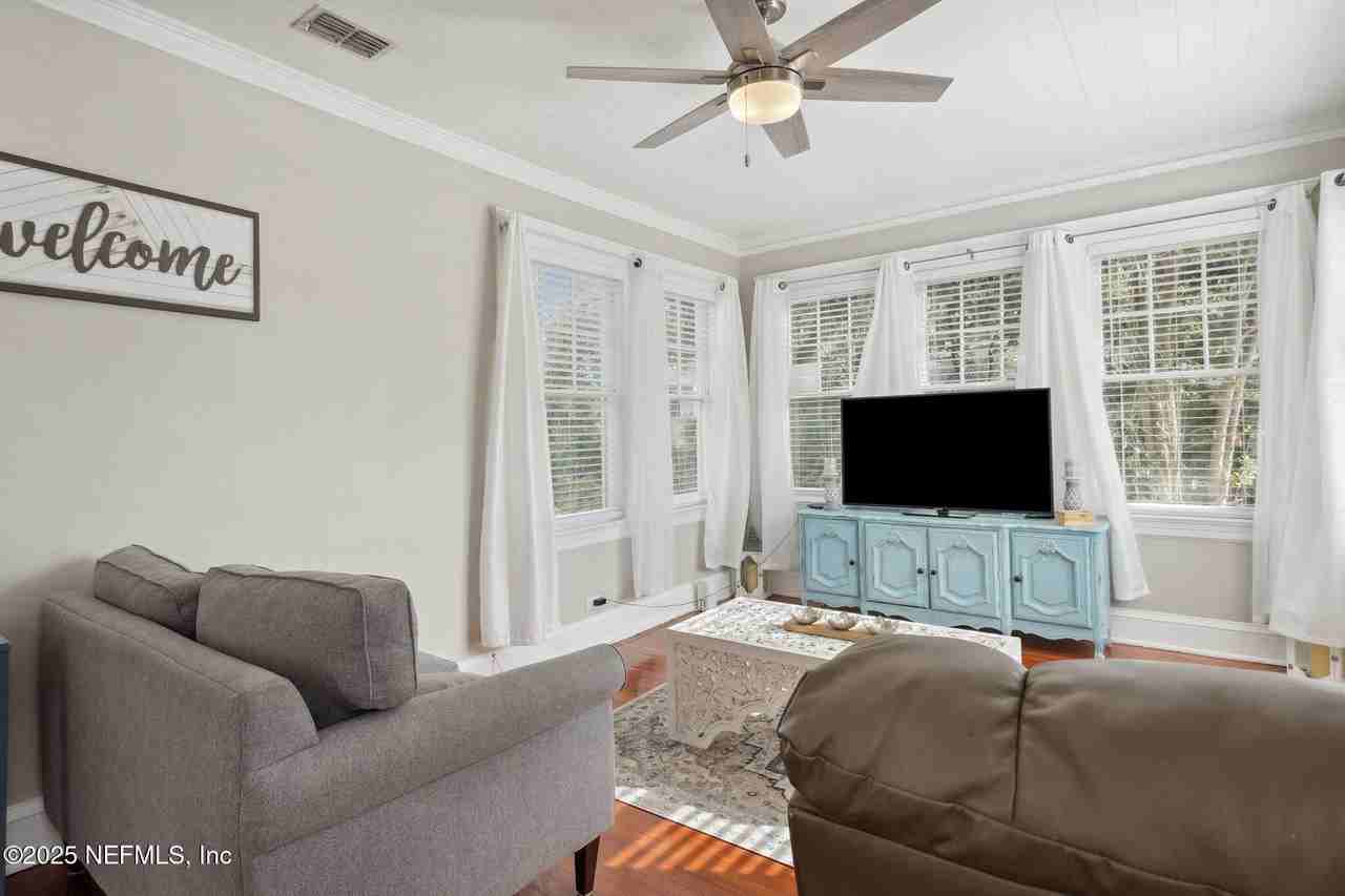 4423 Saint Johns Ave - Photo 7 of 34