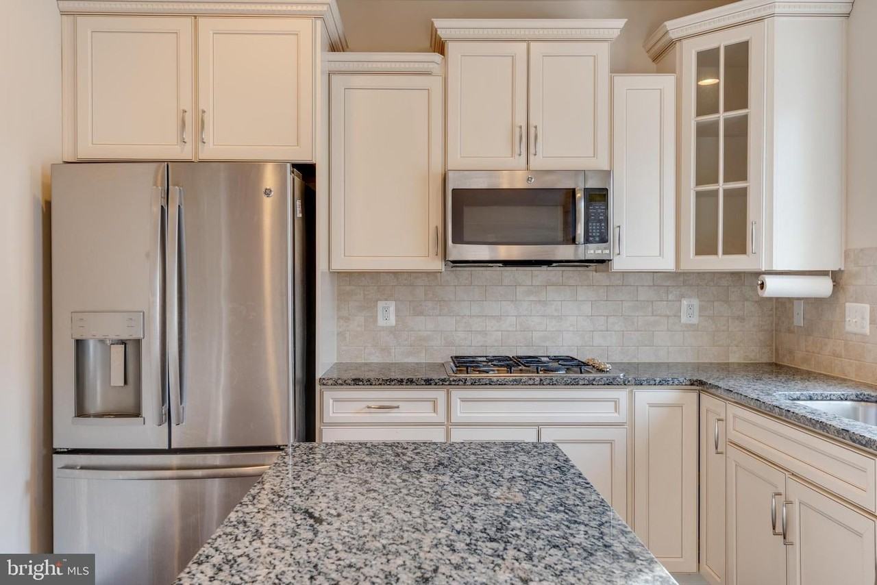 9759 Kilt Pl - Photo 4 of 32