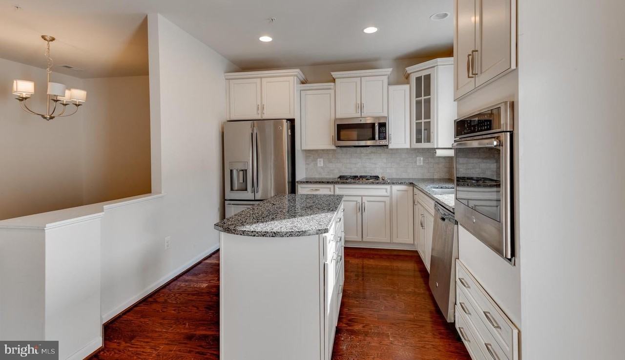 9759 Kilt Pl - Photo 5 of 32