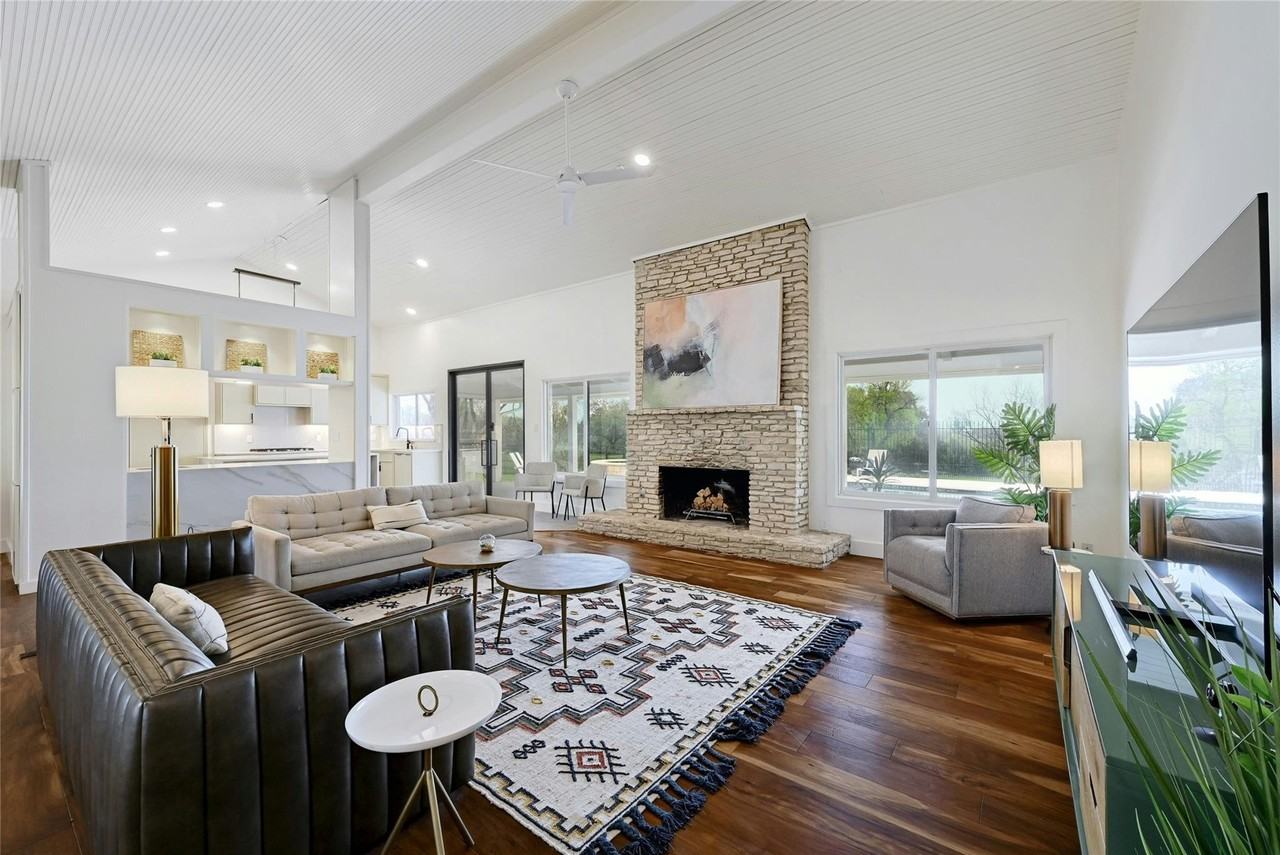 5700 Penick Drive - Photo 6 of 40