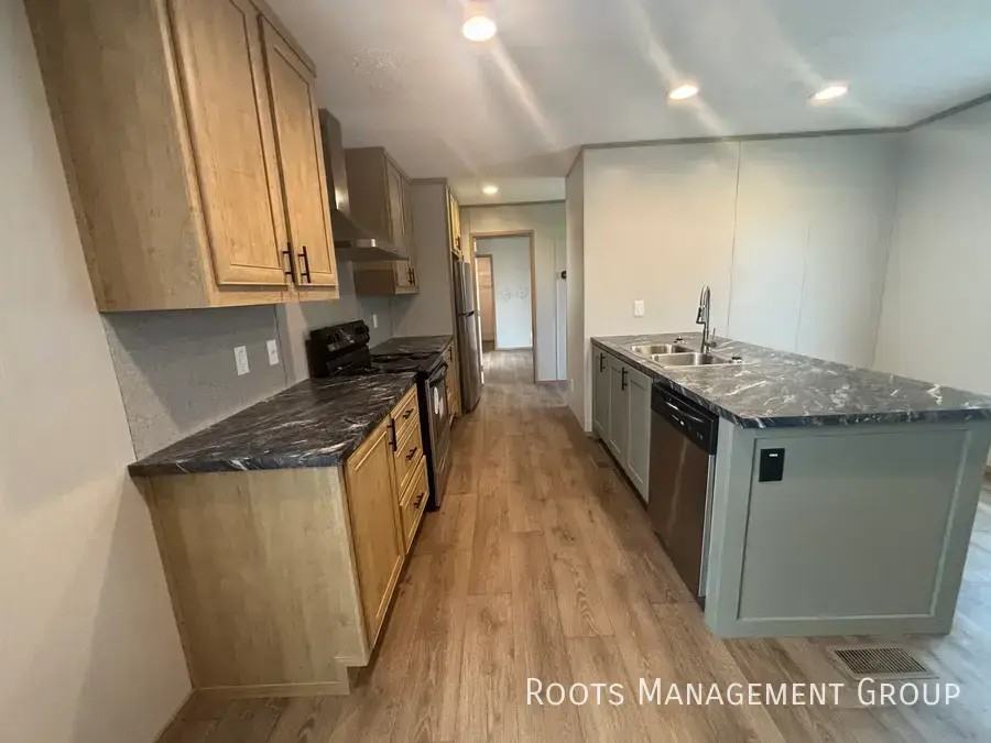 36 Douglas Dr #36D - Photo 3 of 8