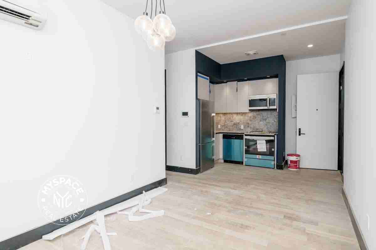 923 Broadway #4C - Photo 2 of 17