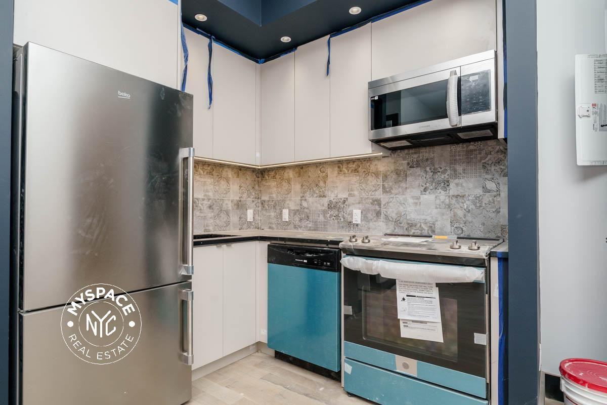 923 Broadway #4C - Photo 3 of 17
