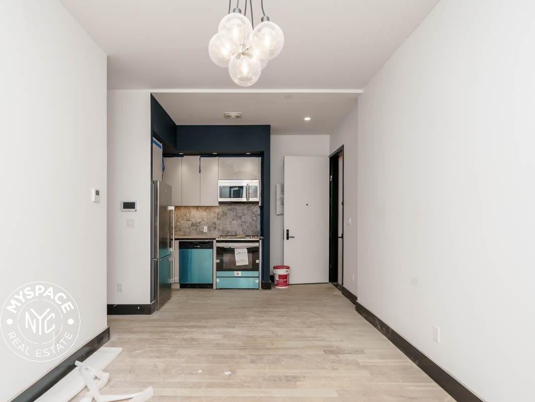 923 Broadway #4C - Photo 5 of 17