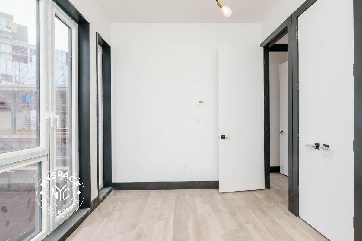 923 Broadway #4C - Photo 7 of 17