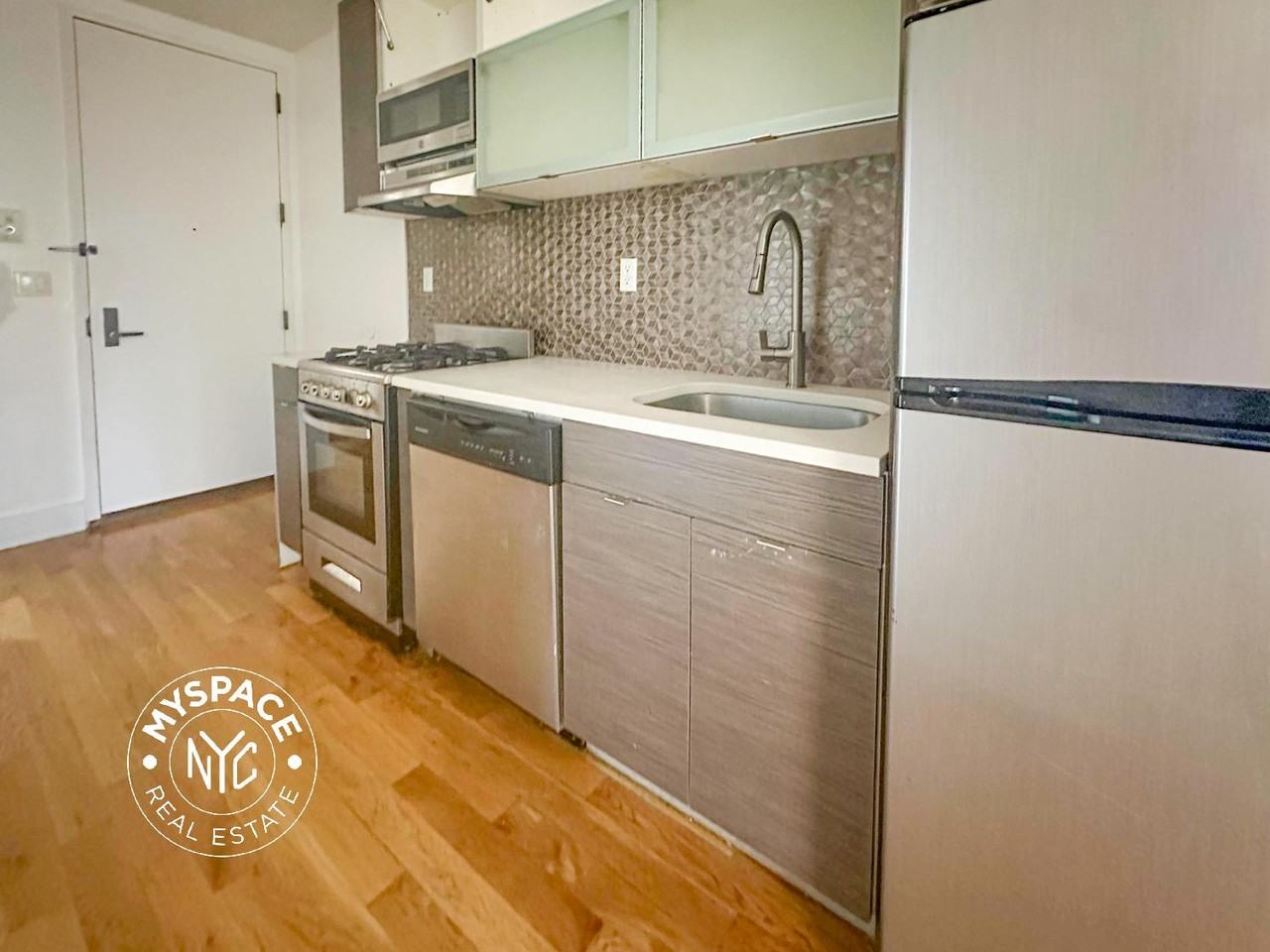 336 Chauncey St #1D - Photo 3 of 10