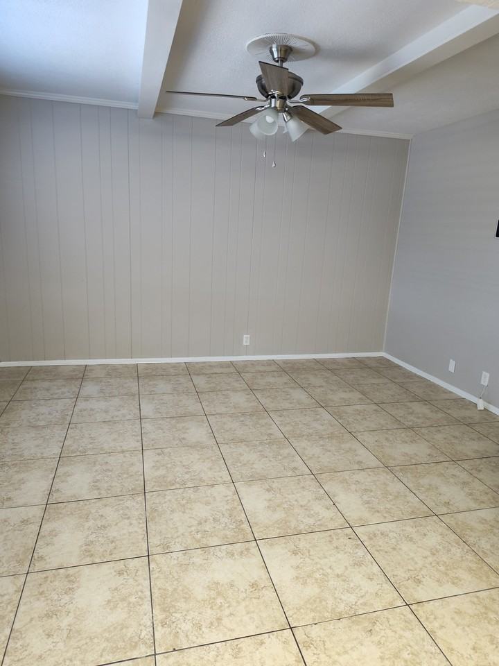 409 Lakebend Pl - Photo 6 of 11