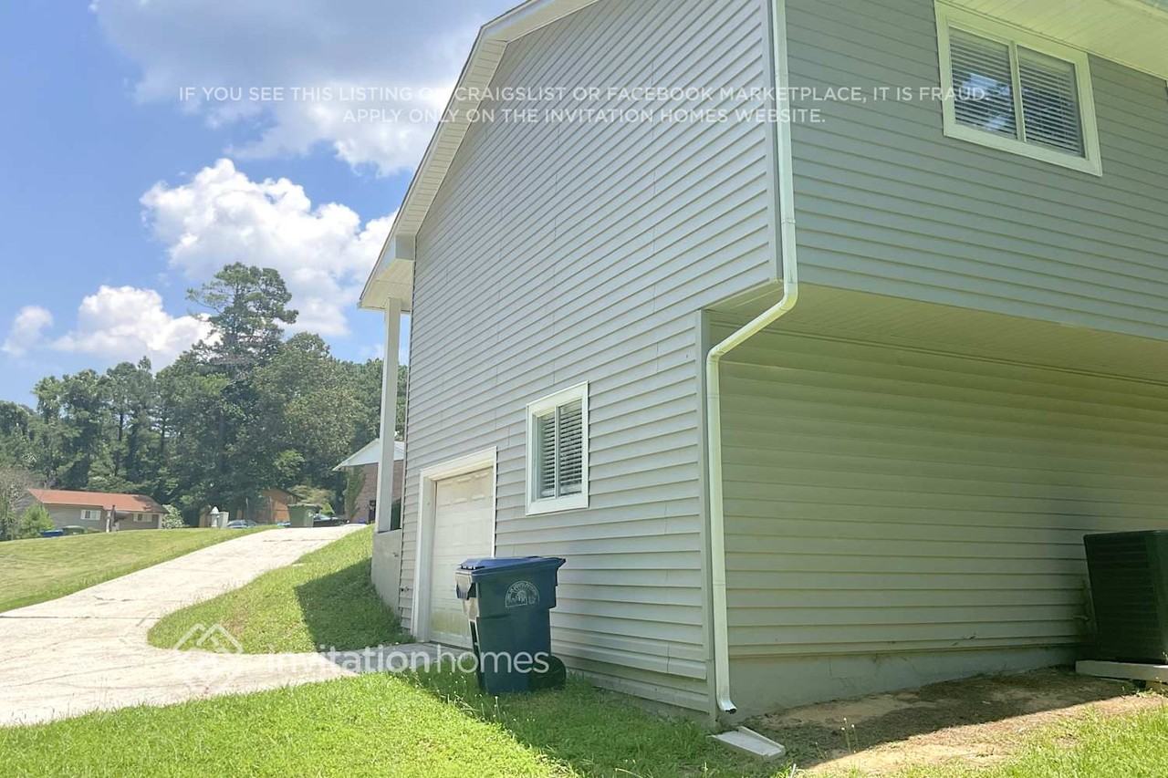 2211 Doral Ct Sw - Photo 2 of 22