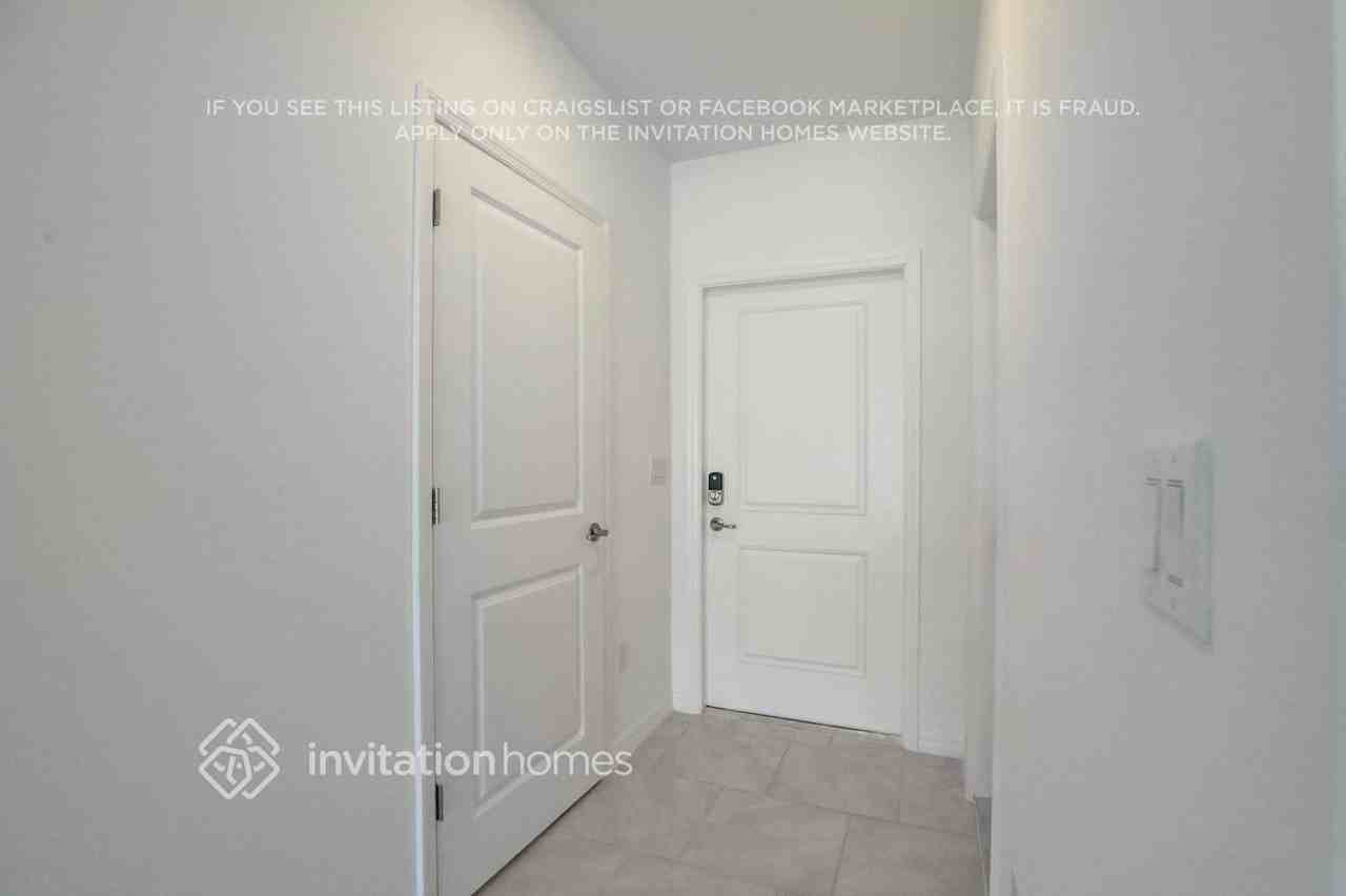 1897 E Landings Way - Photo 3 of 32