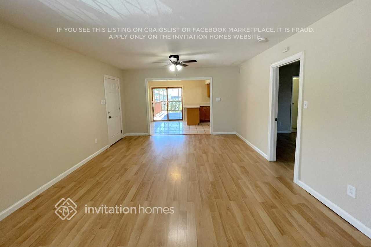 2817 13th St - Photo 3 of 20