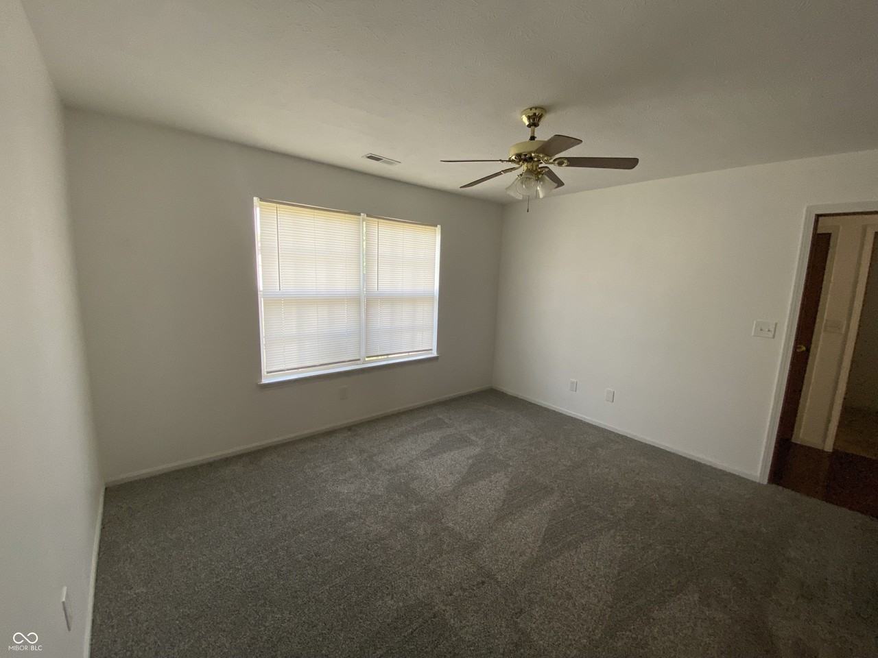 450 Ashby Dr - Photo 5 of 9