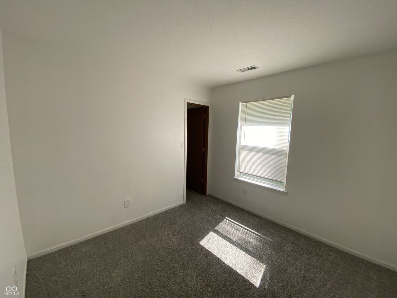 450 Ashby Dr - Photo 6 of 9