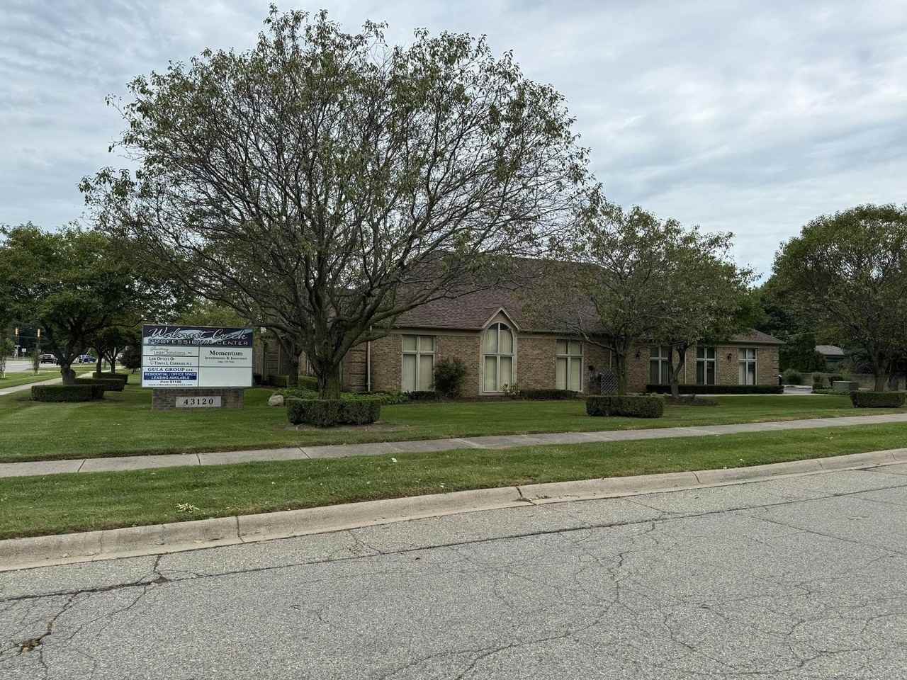 43120 Utica Rd - Photo 2 of 15