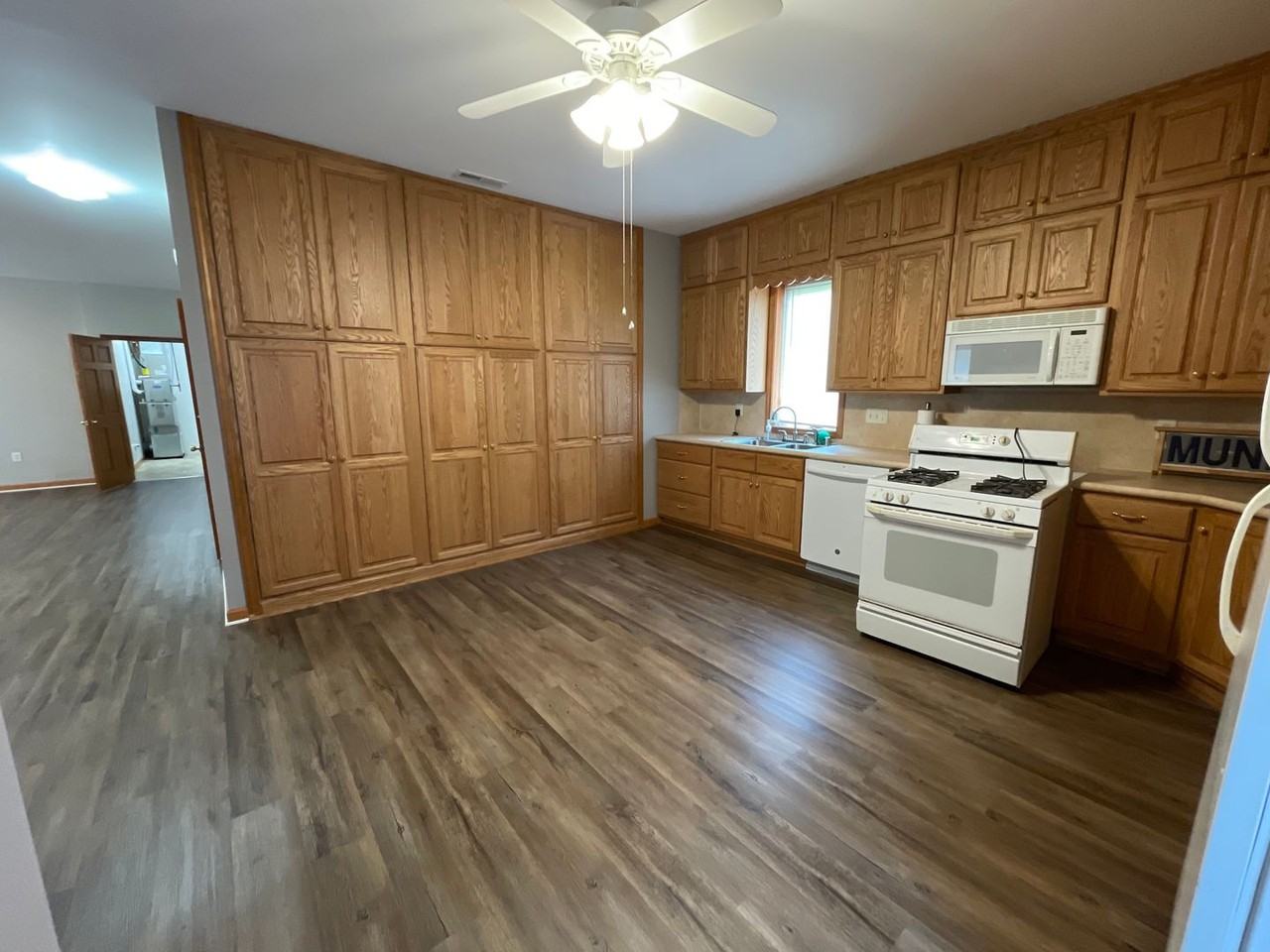 109 S Howard St - Photo 3 of 21