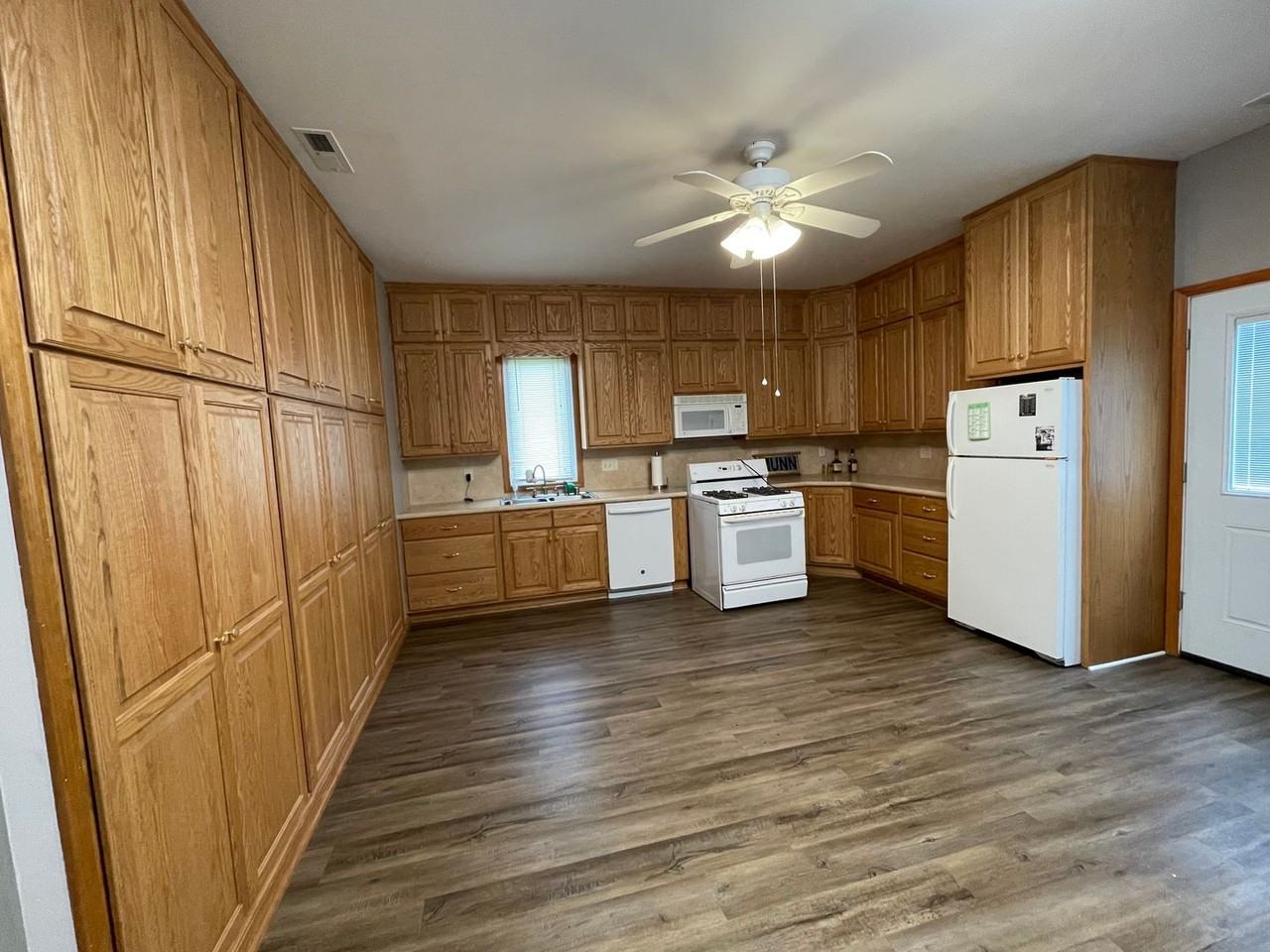 109 S Howard St - Photo 4 of 21