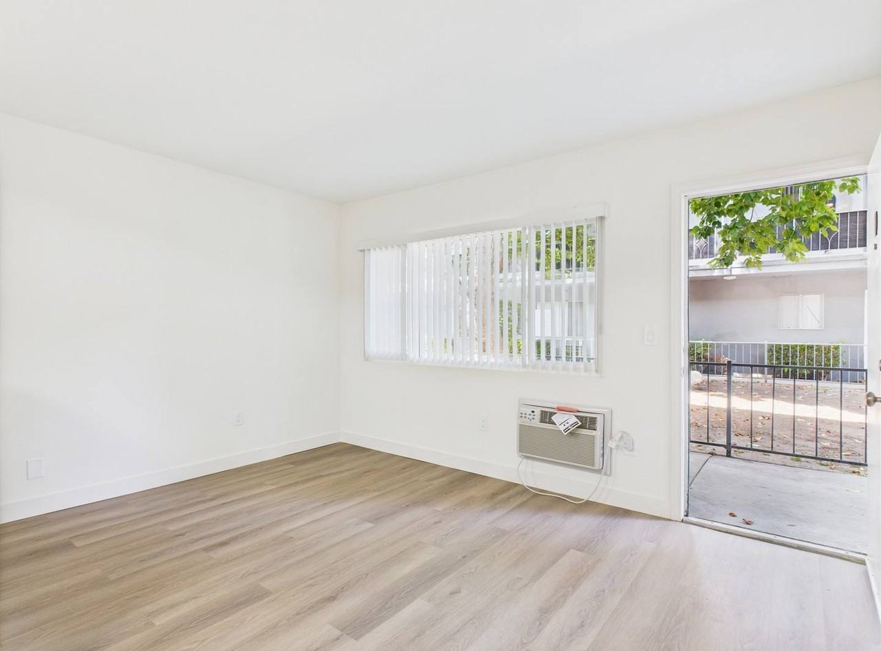 Roscoe Terrace - Photo 5 of 67